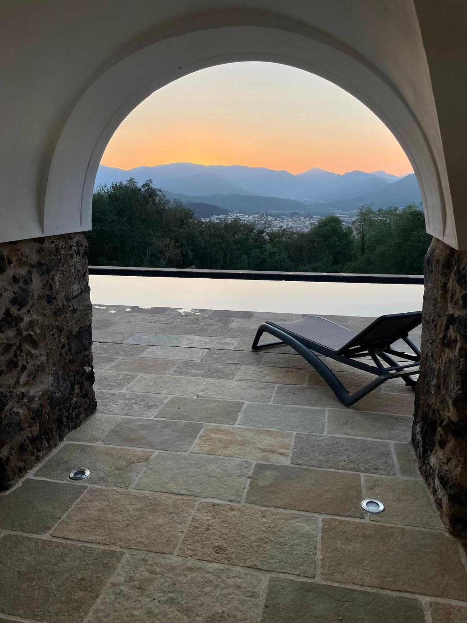 Mas Puig De Baix With Private Pool And Gardens Ferienhaus