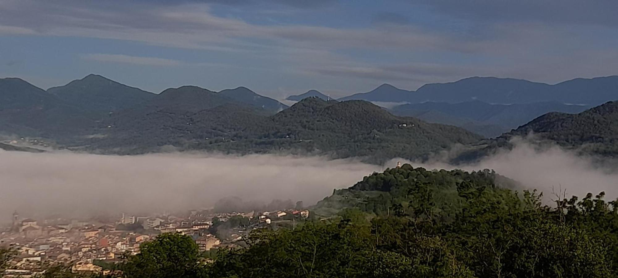 Mas Puig De Baix With Private Pool And Gardens Ferienhaus Olot